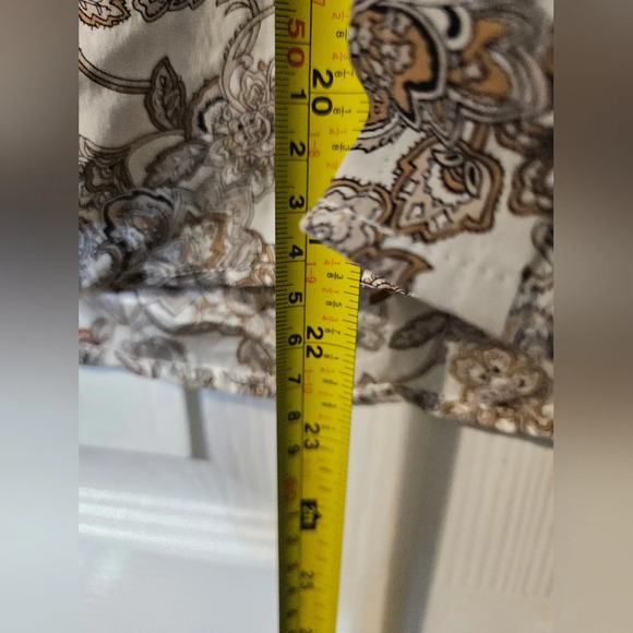 FRAME '70s Ruffle Silk Top in Off White Multi - Picture 4 of 9